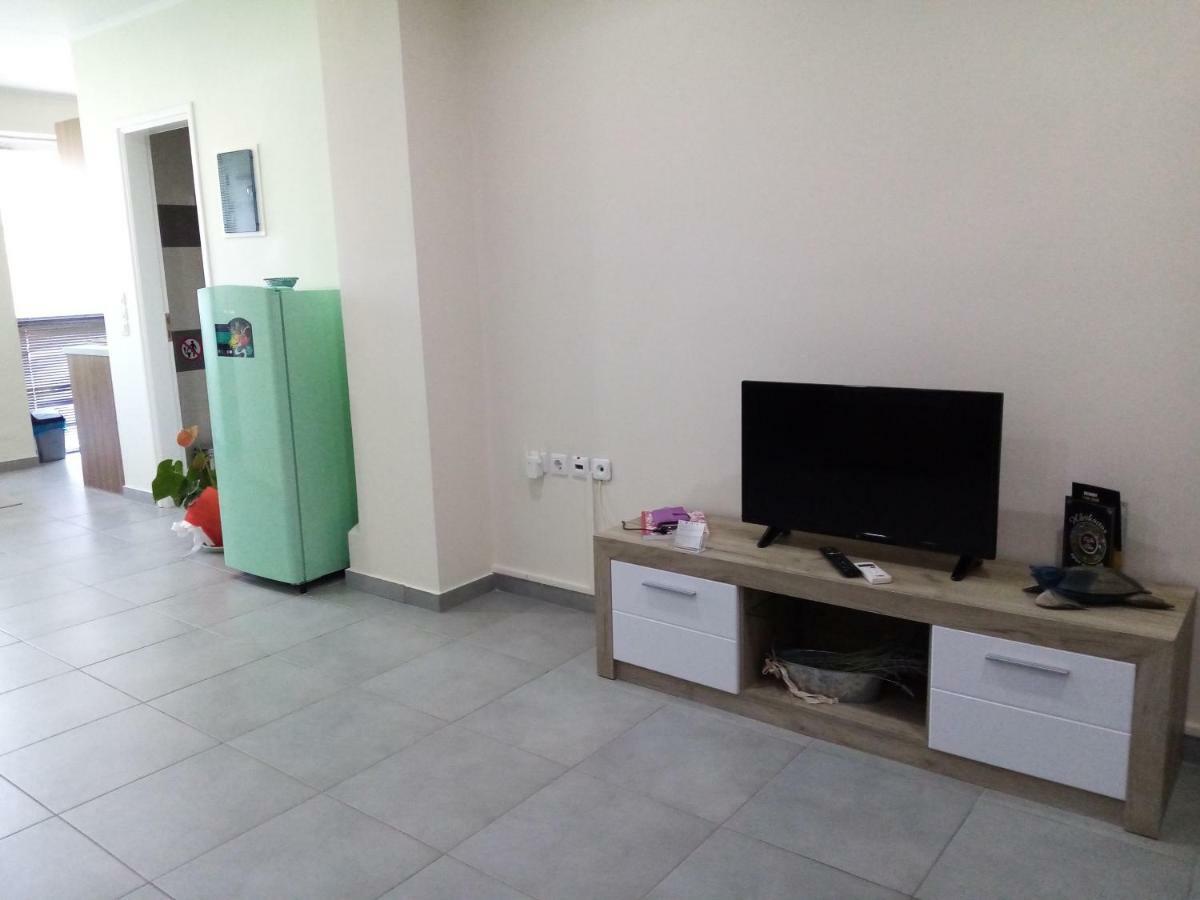 Cozy Apartment Near To The Airport Kouvaras Exterior photo